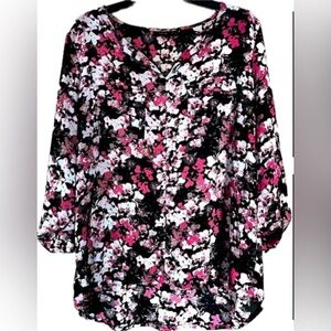 Apt 9 Black and Pink Relaxed Blouse with 3/4
Sleeves Excellent condition.